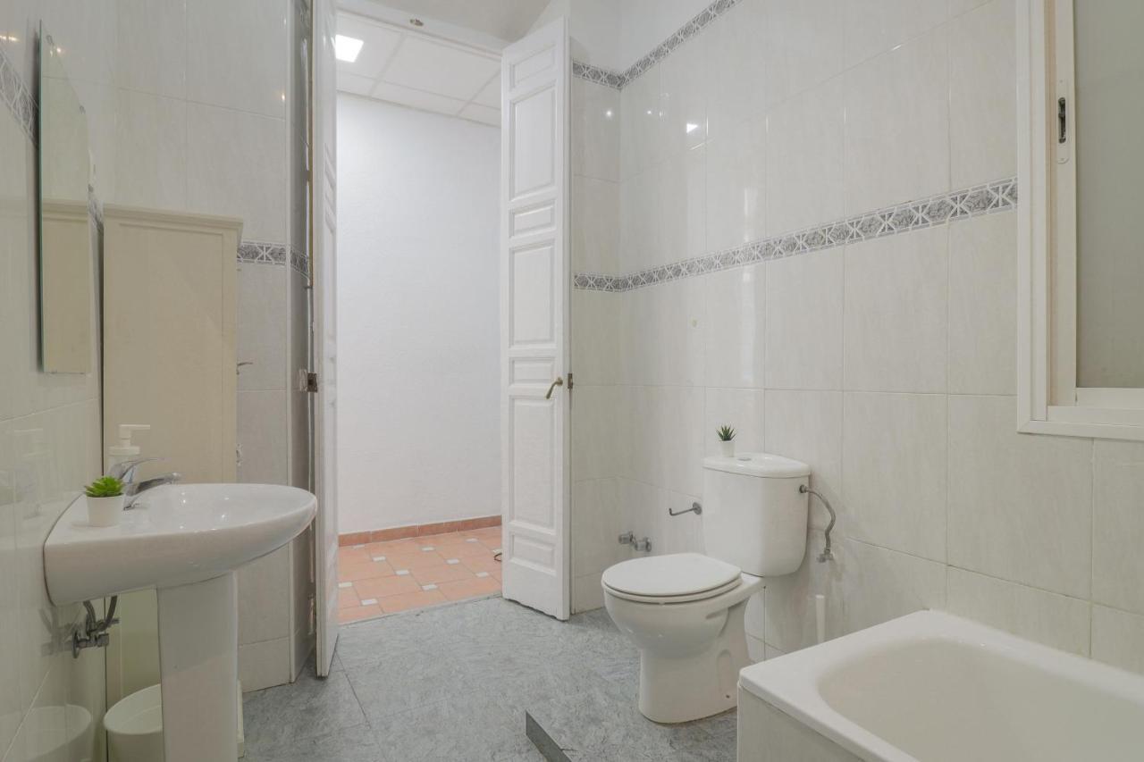 C67 - Shiny 6 Bedrooms In Plaza De La Merced Apartamento Málaga